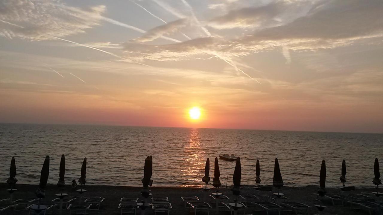 Miledy Monolocale Direttamente Sul Mare Lejlighed Marina di Castagneto Carducci Eksteriør billede
